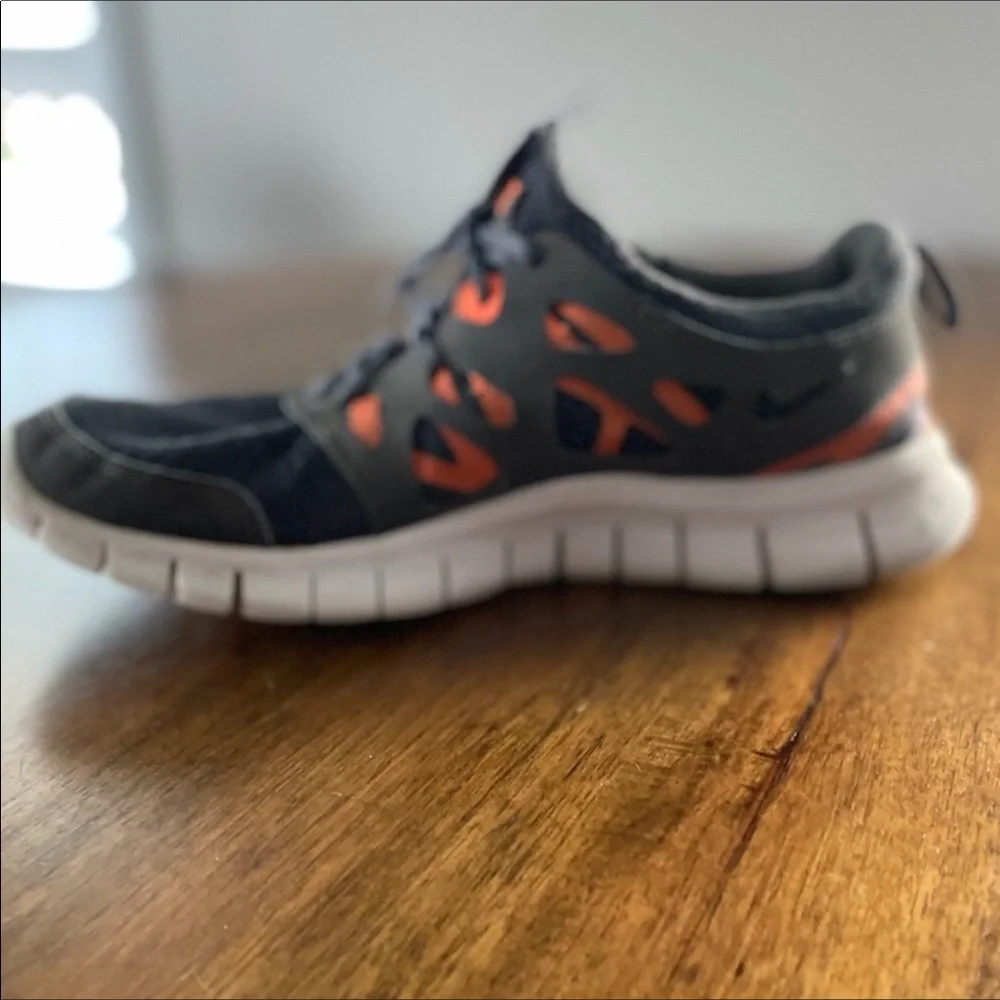 Nike Free Run 2 Sneakers Tennis Shoes Youth Size 7 Orange Gray